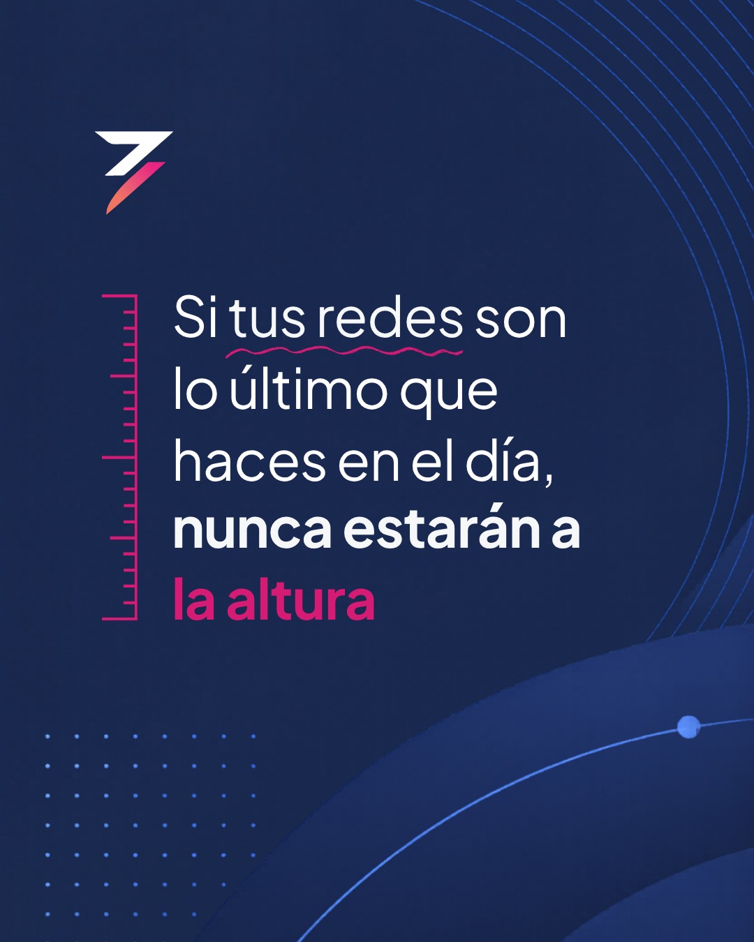 Pieza generada por Zapic: «Si tus redes son lo último que haces en el día, nunca estarán a la altura», sobre fondo azul de marca.